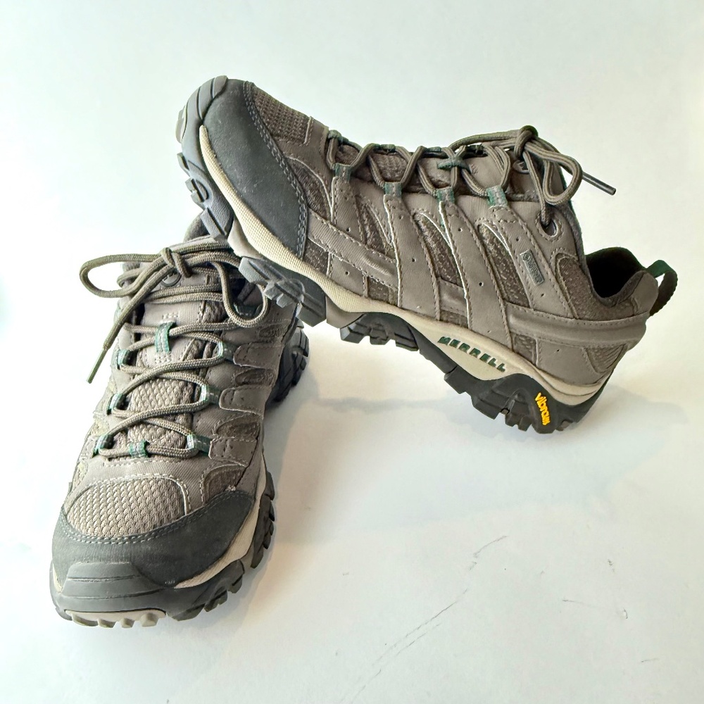 Merrell Mens 8.5 MOAB 2 Gore-Tex- Boulder